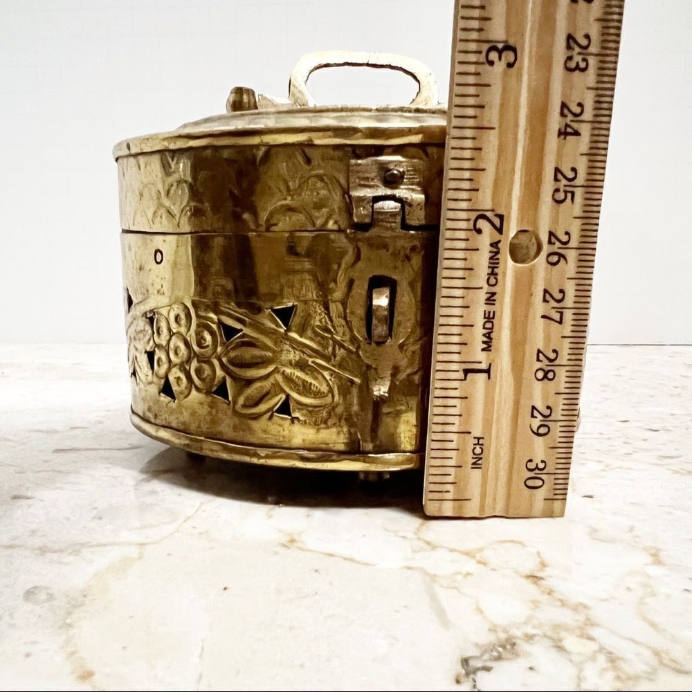 Vintage Brass Etched Hinged Box – Made in India - Incense or Jewelry Keepsake - Picture 11 of 14